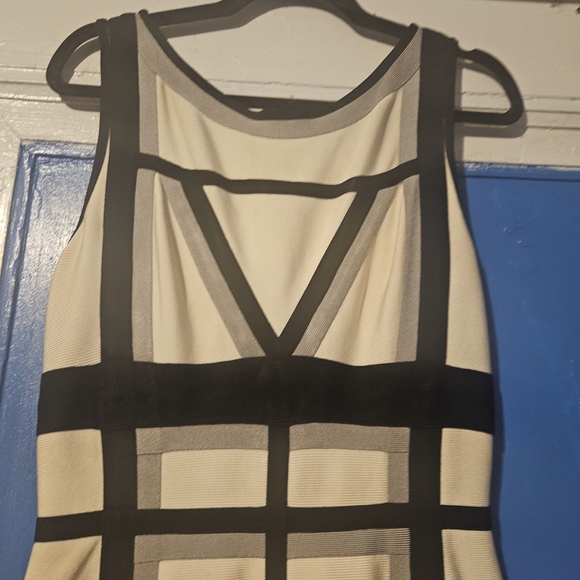 Herve Leger Black and White Grid Midi Dress - Picture 3 of 9